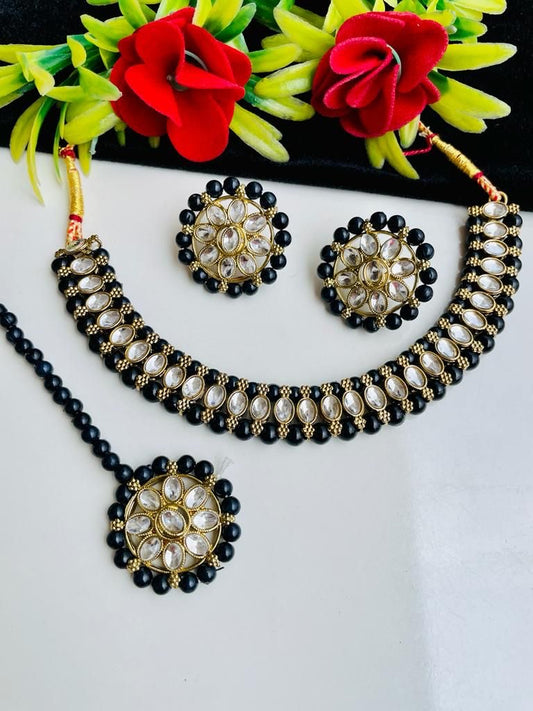 Kundan Black Choker, Earings & Maang Tikka Set