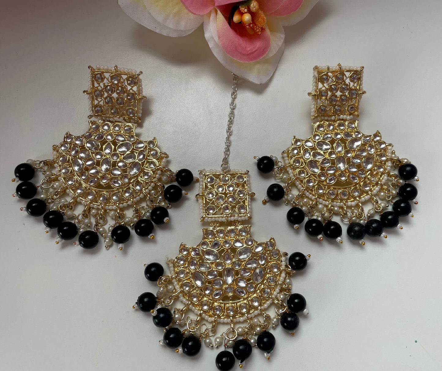 Kundan Pearl Earings & Maang Tikka Set- Black