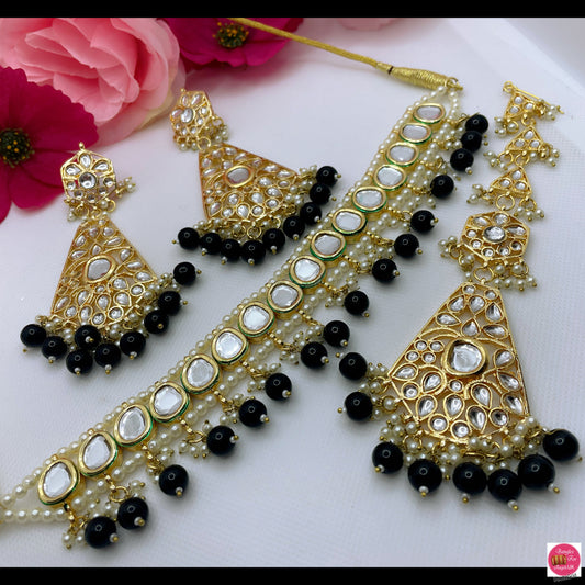 Kundan Choker, Earings & Maang Tikka Set- Black