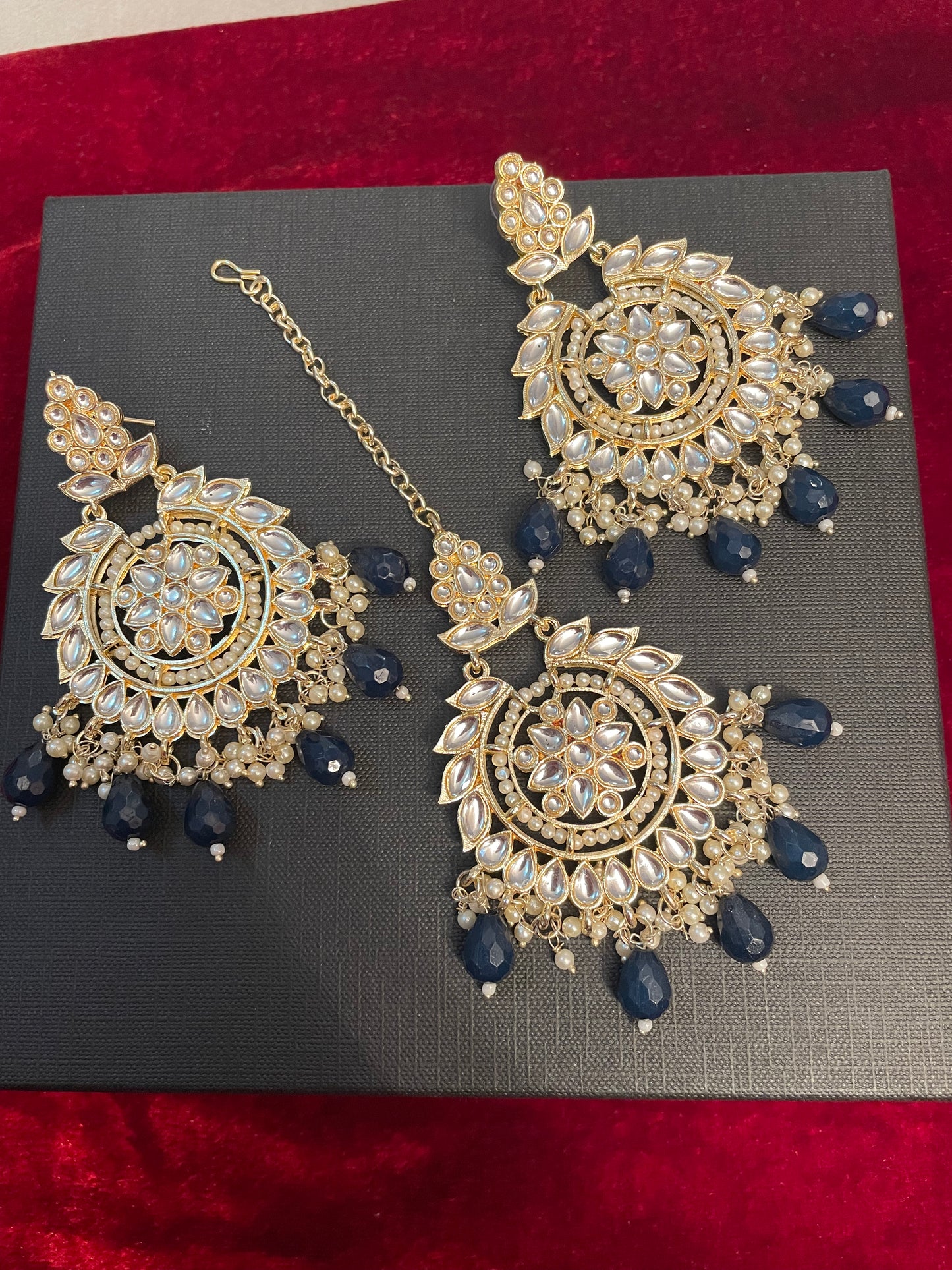 Kundan Pearl Earings & Maang Tikka Set- Navy Blue