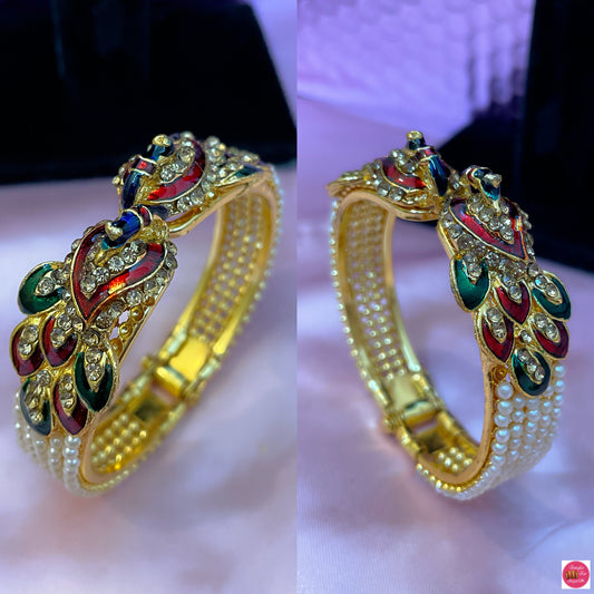 Peacock Pearl Gold Openable Bracelet