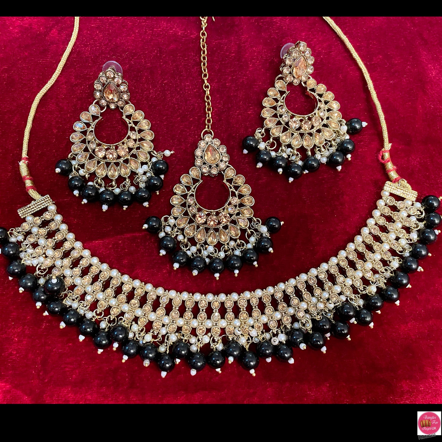 Kundan Necklace, Earings & Maang Tikka Set- Black